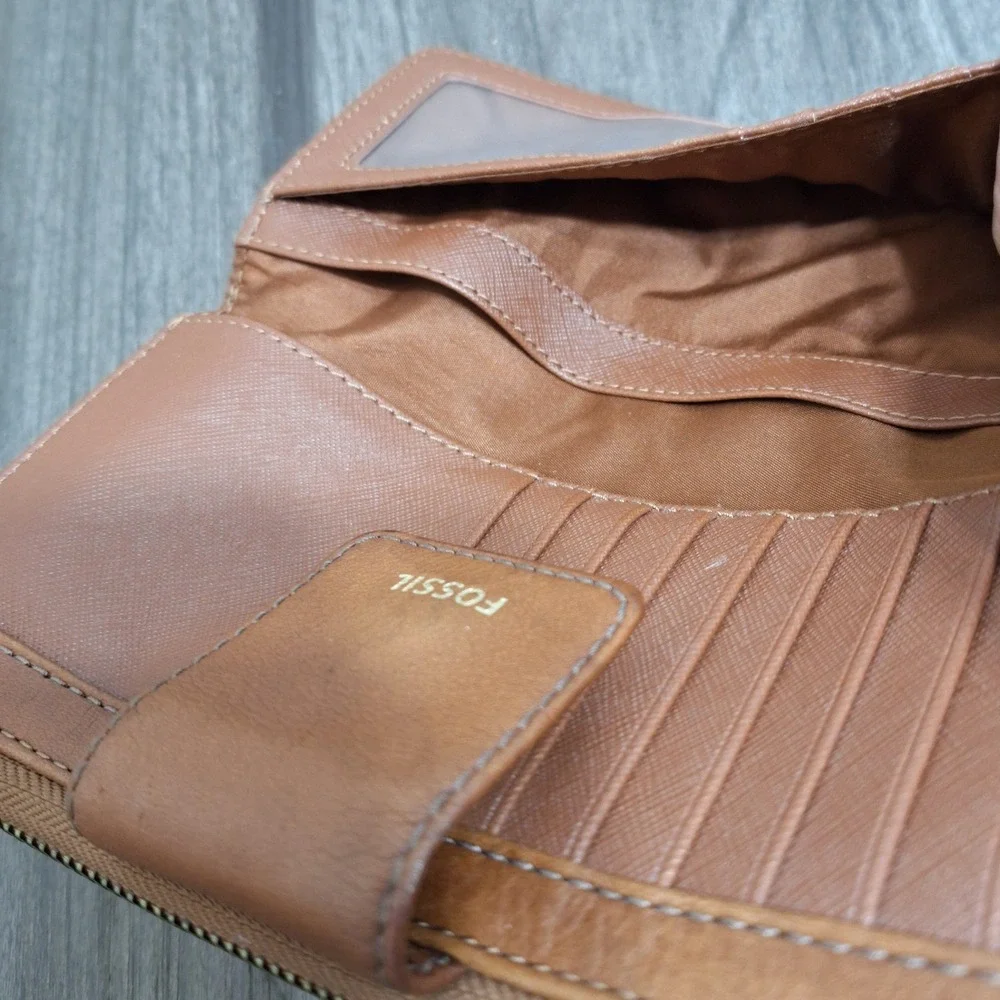 Fossil Logan Brown Leather Bifold Clutch Wristlet Wallet with ID Window SL7828